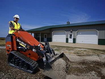 SK755 WITH BUCKET ATTACHMENT - JOBSITE