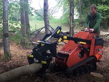 SK755 MINI SKID STEER WITH A LOG GRAPPLE ATTACHMENT